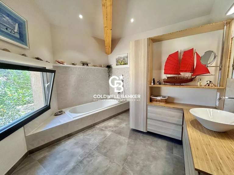 Villa Sanary-sur-Mer - 5 bedrooms - 300m²