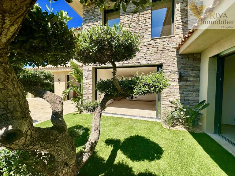 Villa with Sea view Sanary-sur-Mer - 4 bedrooms - 190m²