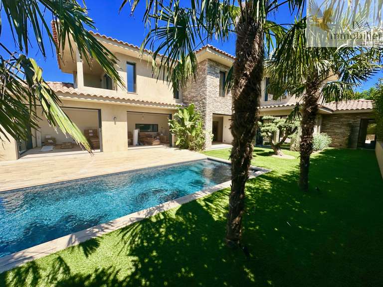 Villa with Sea view Sanary-sur-Mer - 4 bedrooms - 190m²