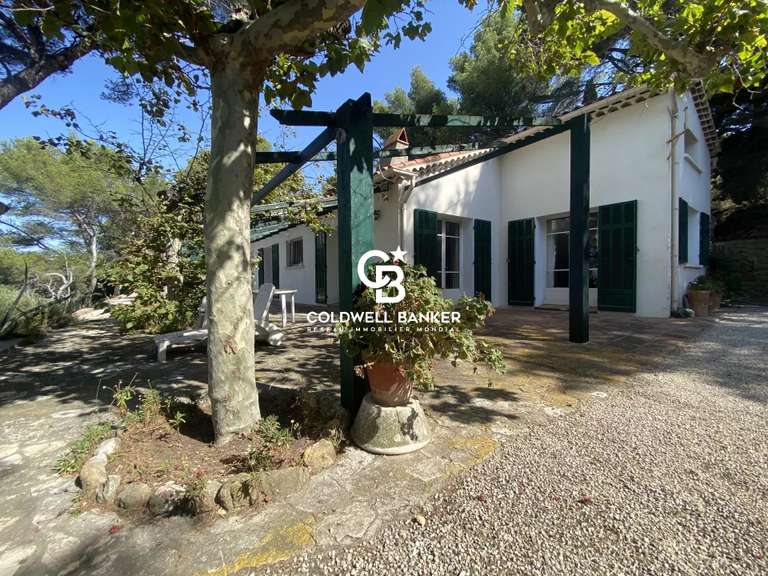 Villa with Sea view Sanary-sur-Mer - 5 bedrooms - 237m²