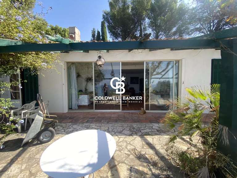 Villa with Sea view Sanary-sur-Mer - 5 bedrooms - 237m²