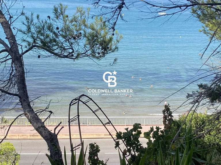 Villa with Sea view Sanary-sur-Mer - 5 bedrooms - 237m²