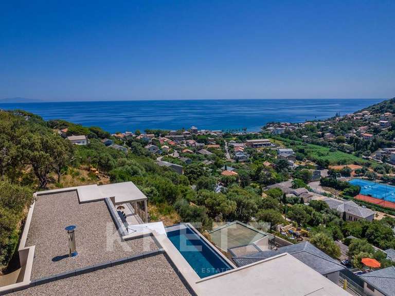 Maison Santa-Maria-di-Lota - 4 chambres - 200m²