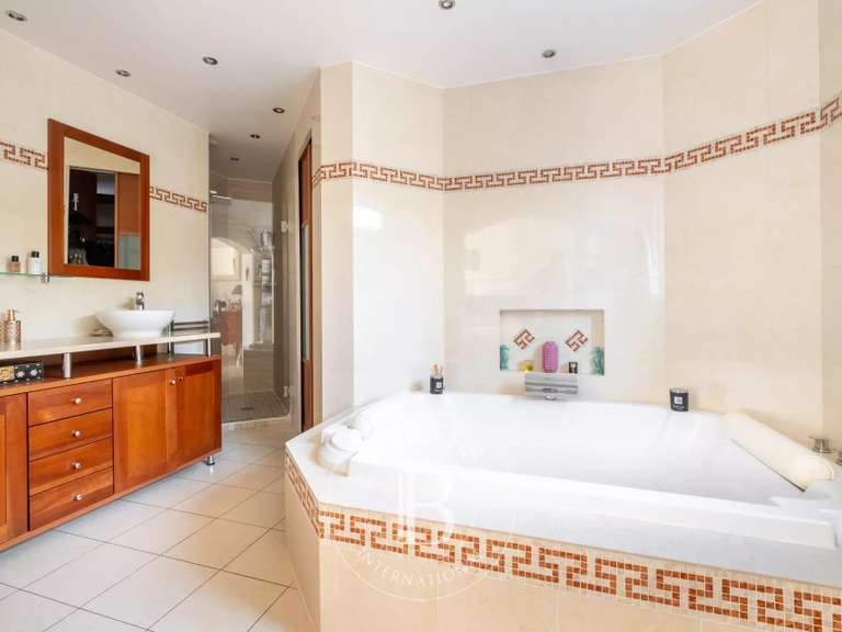 Maison Santeny - 4 chambres - 298m²