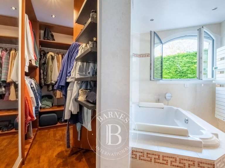 Maison Santeny - 4 chambres - 298m²