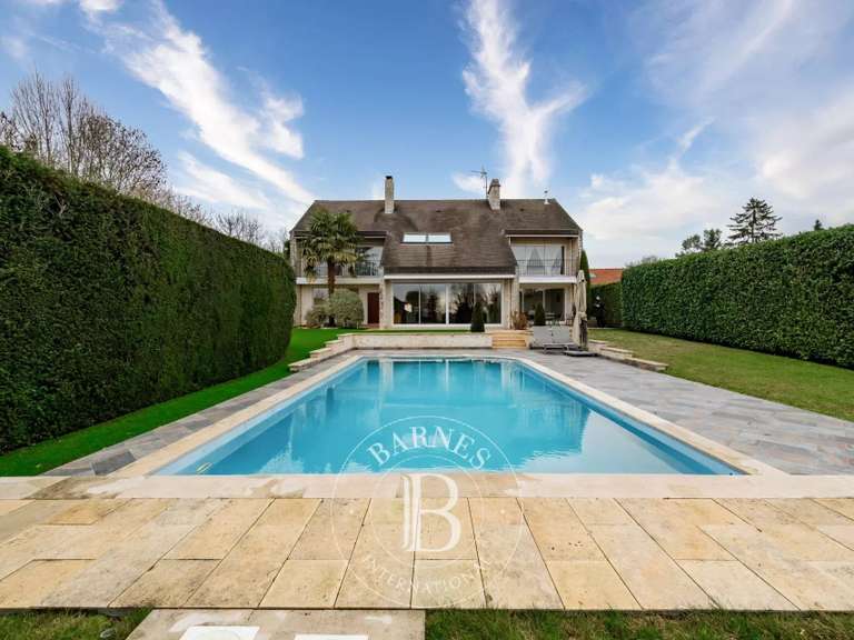 Maison Santeny - 6 chambres - 248m²