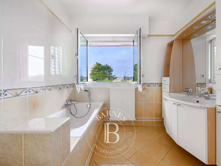 Maison Santeny - 6 chambres - 248m²