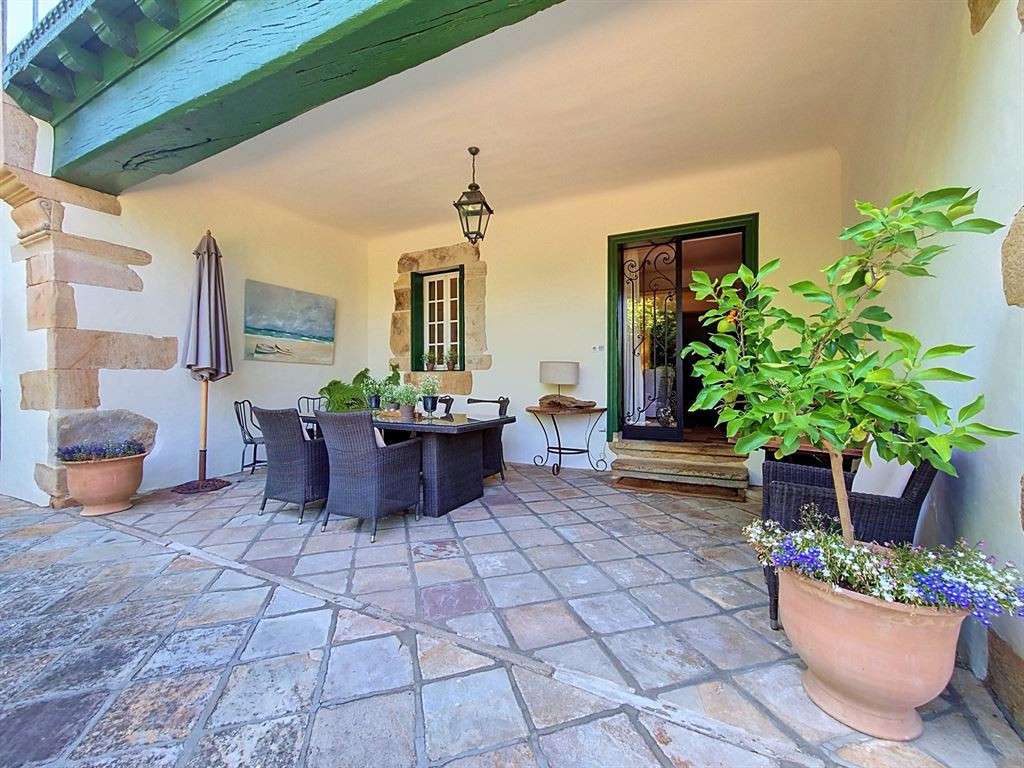 Maison Sare