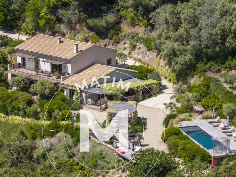 Propriété Sari-d'Orcino - 5 chambres - 318m²
