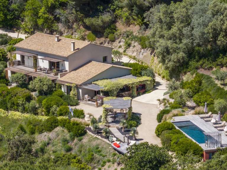 Propriété Sari-d'Orcino - 5 chambres - 318m²