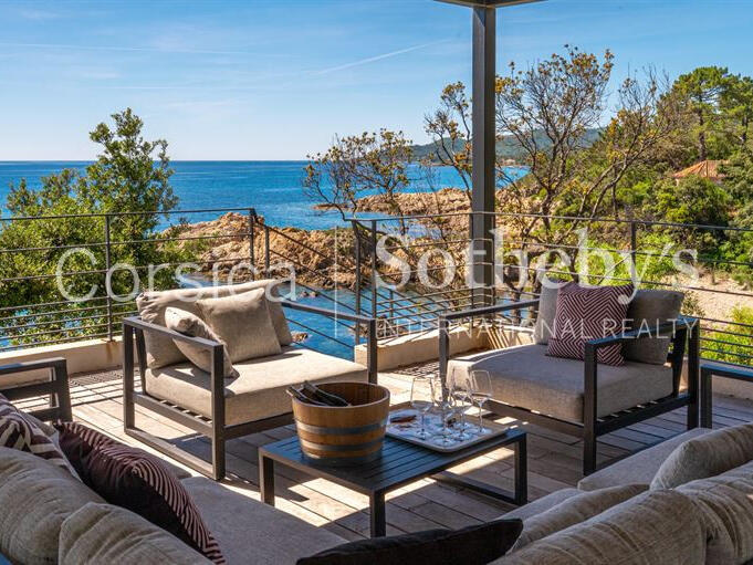 Maison Sari-Solenzara - 5 chambres - 400m²