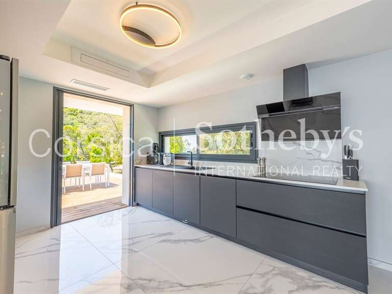 House Sari-Solenzara - 5 bedrooms - 400m²