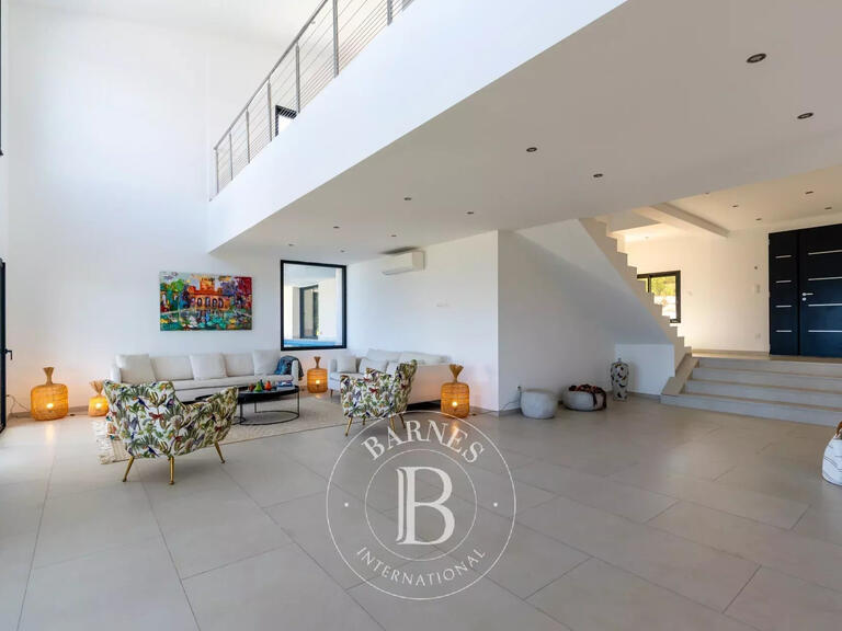 Villa Sari-Solenzara - 4 bedrooms - 370m²