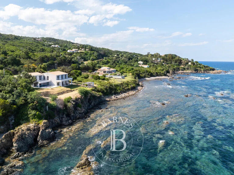 Villa Sari-Solenzara - 4 bedrooms - 370m²