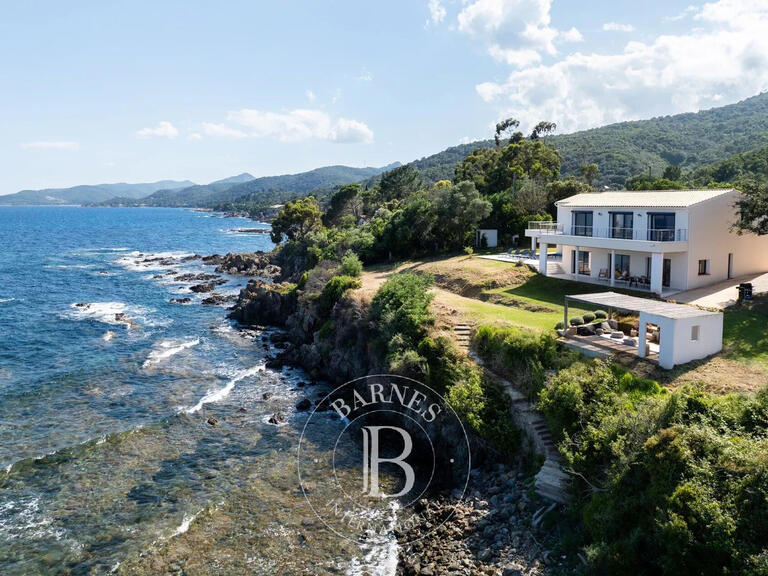 Villa Sari-Solenzara - 4 bedrooms - 370m²