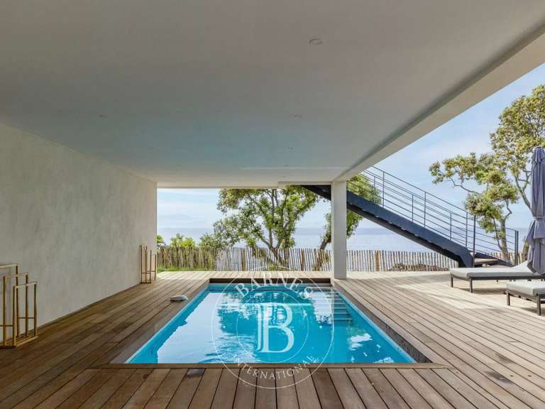 Villa with Sea view Sari-Solenzara - 5 bedrooms - 400m²