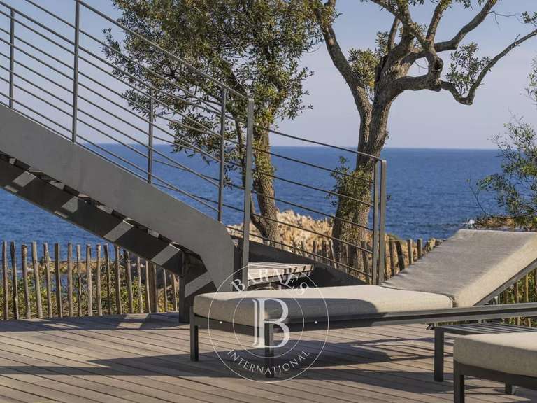 Villa with Sea view Sari-Solenzara - 5 bedrooms - 400m²