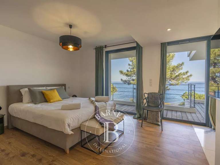 Villa with Sea view Sari-Solenzara - 5 bedrooms - 400m²