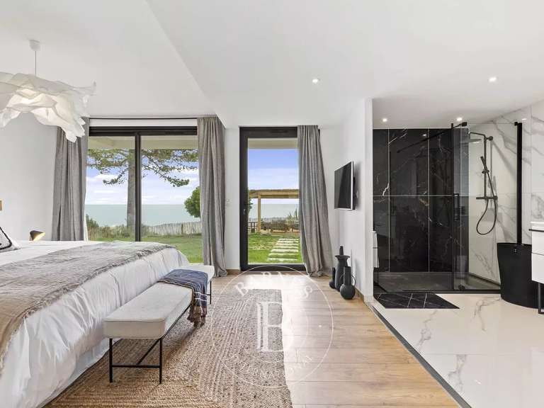 Villa with Sea view Sari-Solenzara - 5 bedrooms - 400m²