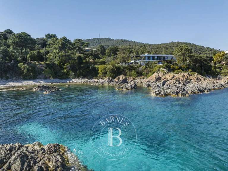 Villa with Sea view Sari-Solenzara - 5 bedrooms - 400m²