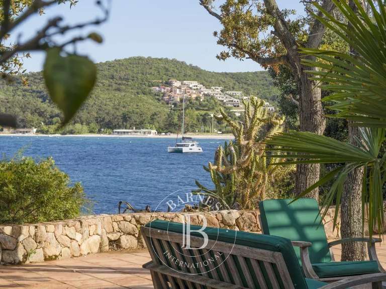 Villa with Sea view Sari-Solenzara - 1100m²