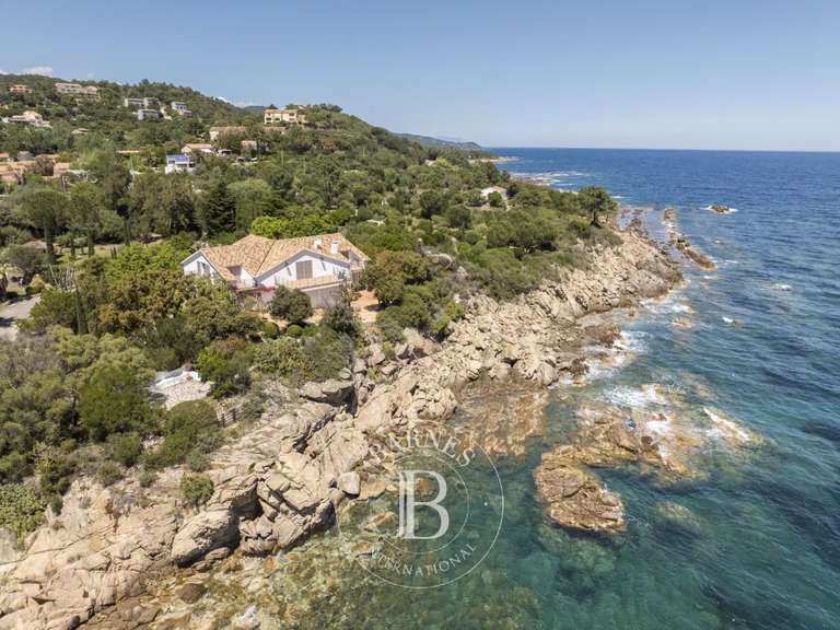 Villa with Sea view Sari-Solenzara - 1100m²