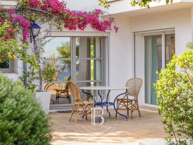 Villa with Sea view Sari-Solenzara - 1100m²