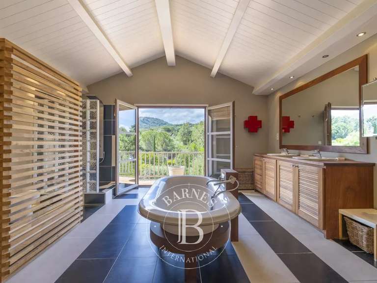 Villa with Sea view Sari-Solenzara - 1100m²