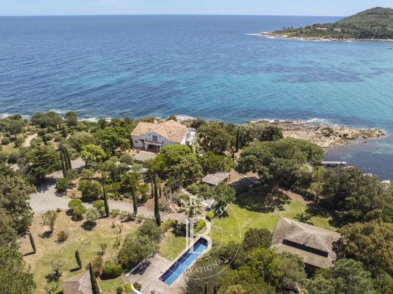 Villa with Sea view Sari-Solenzara - 1100m²