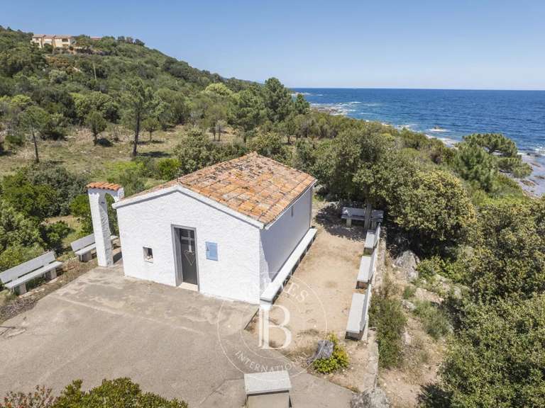 Villa with Sea view Sari-Solenzara - 1100m²