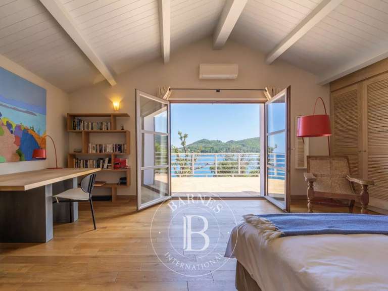 Villa with Sea view Sari-Solenzara - 1100m²