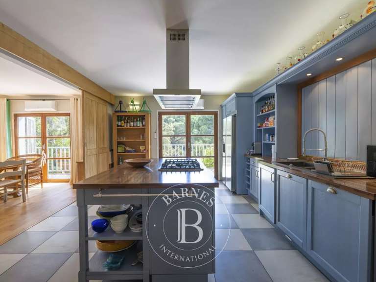 Villa with Sea view Sari-Solenzara - 1100m²