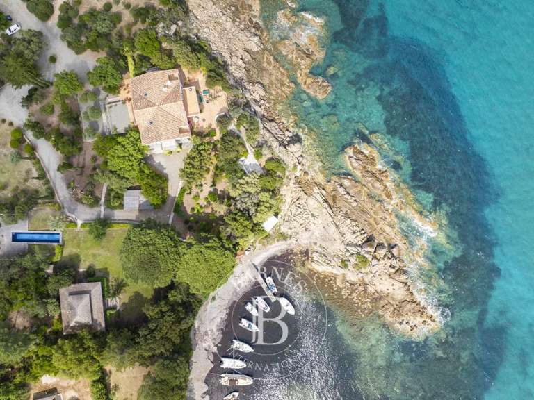 Villa with Sea view Sari-Solenzara - 1100m²