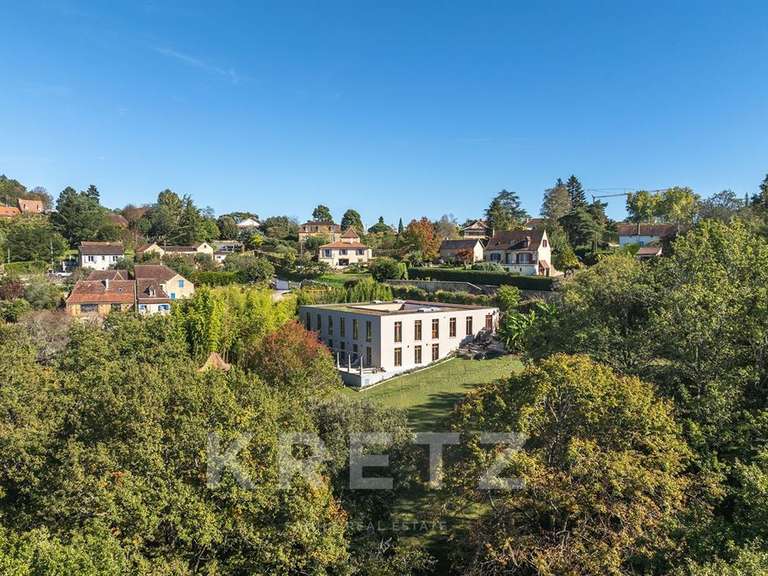 Maison Sarlat-la-Canéda - 3 chambres - 365m²