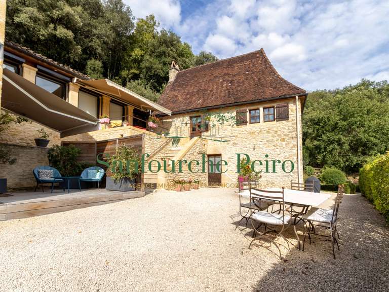 Maison Sarlat-la-Canéda - 5 chambres - 227m²