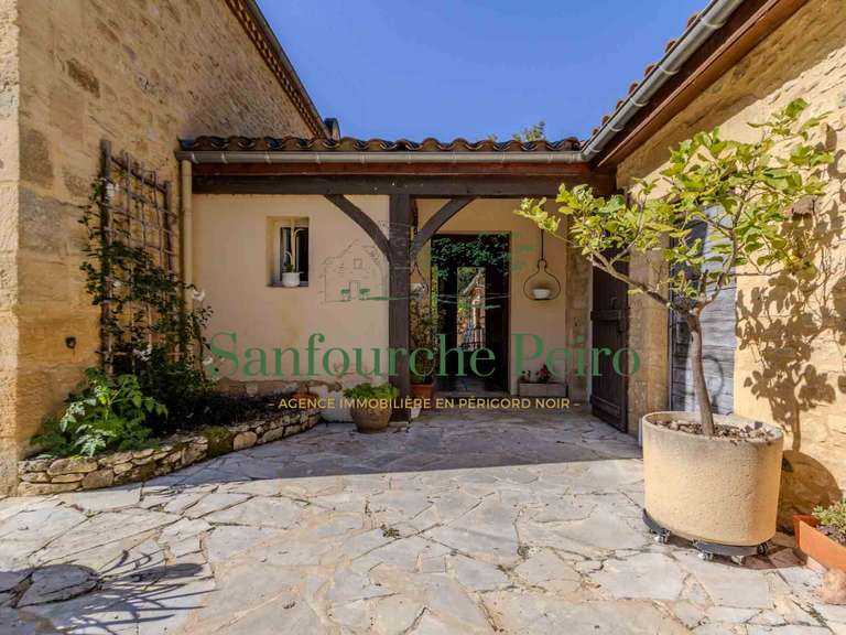 Maison Sarlat-la-Canéda - 3 chambres - 224m²