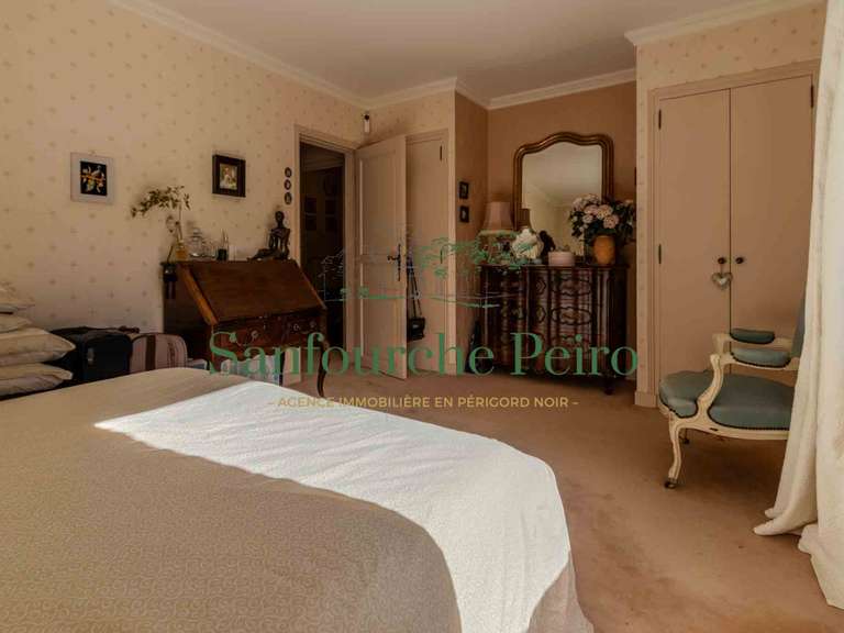 Maison Sarlat-la-Canéda - 3 chambres - 224m²