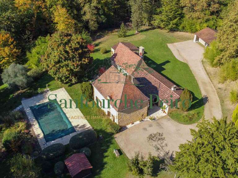 Maison Sarlat-la-Canéda - 3 chambres - 224m²