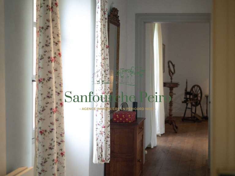 Maison Sarlat-la-Canéda - 4 chambres - 197m²