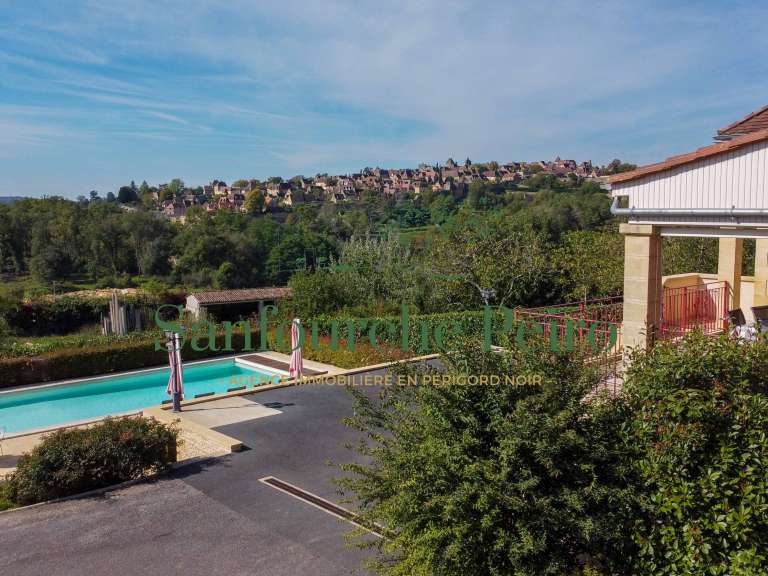 Maison Sarlat-la-Canéda - 4 chambres - 174m²