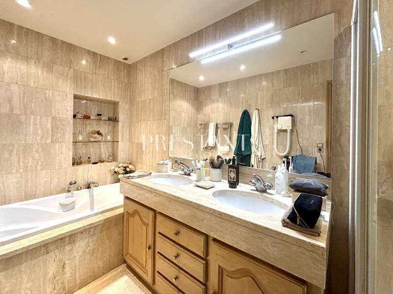 Maison Sarlat-la-Canéda - 4 chambres - 185m²