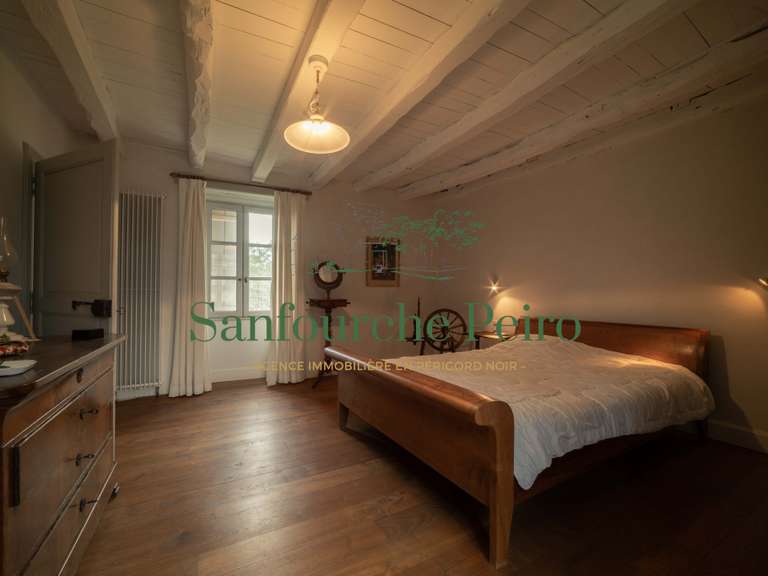 Maison Sarlat-la-Canéda - 4 chambres - 197m²