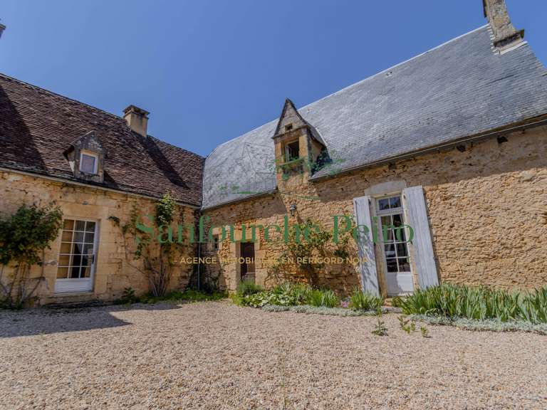Maison Sarlat-la-Canéda - 5 chambres - 222m²