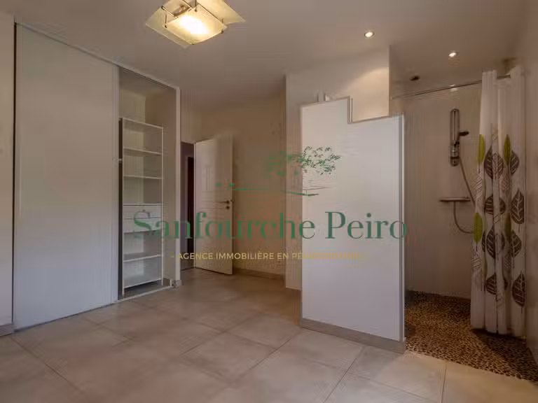 Maison Sarlat-la-Canéda - 3 chambres - 237m²