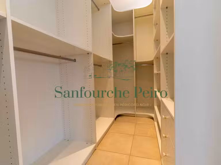 Maison Sarlat-la-Canéda - 3 chambres - 237m²