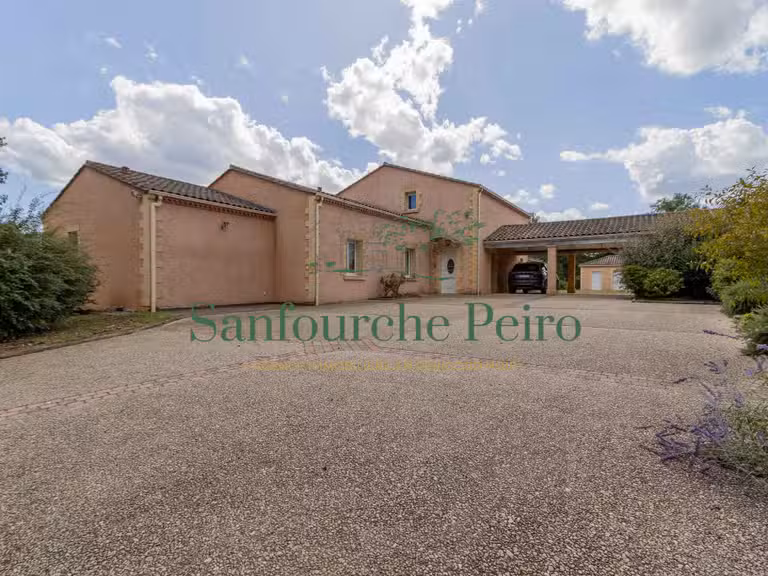 Maison Sarlat-la-Canéda - 3 chambres - 237m²