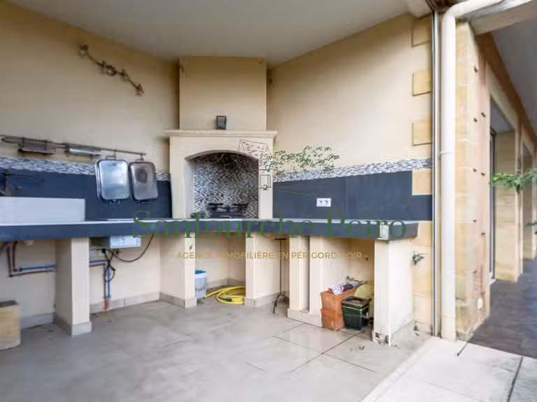 Maison Sarlat-la-Canéda - 3 chambres - 237m²