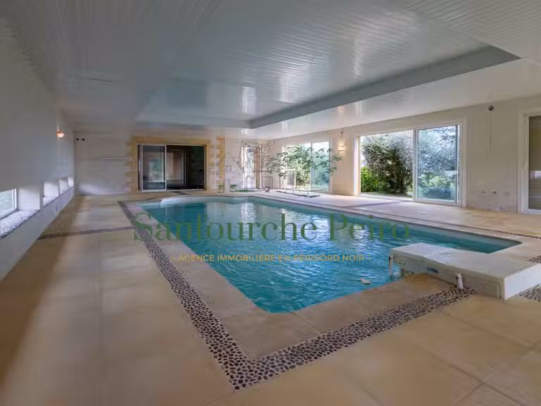 Maison Sarlat-la-Canéda - 3 chambres - 237m²