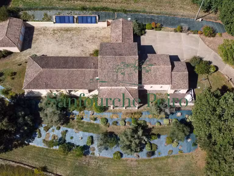 Maison Sarlat-la-Canéda - 3 chambres - 237m²