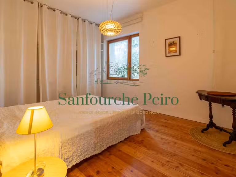 Maison Sarlat-la-Canéda - 6 chambres - 171m²